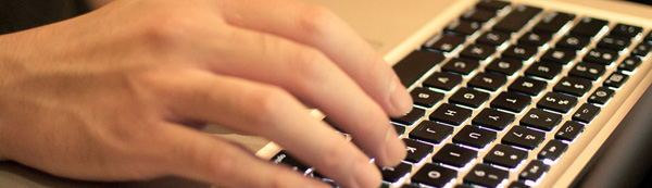 Hand on the keys by Daremoshiranai @ flickr Hand on the keys by Daremoshiranai @ flickr